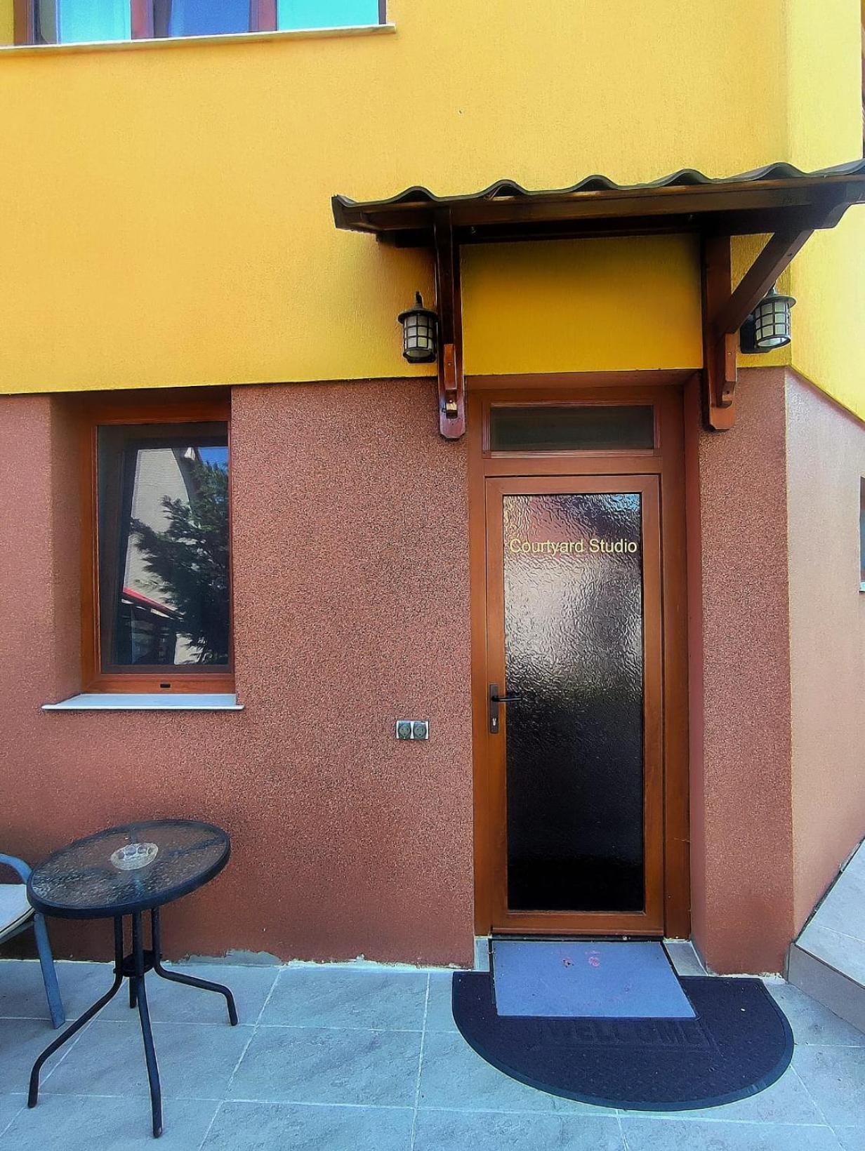 Courtyard Studio Oradea Dış mekan fotoğraf