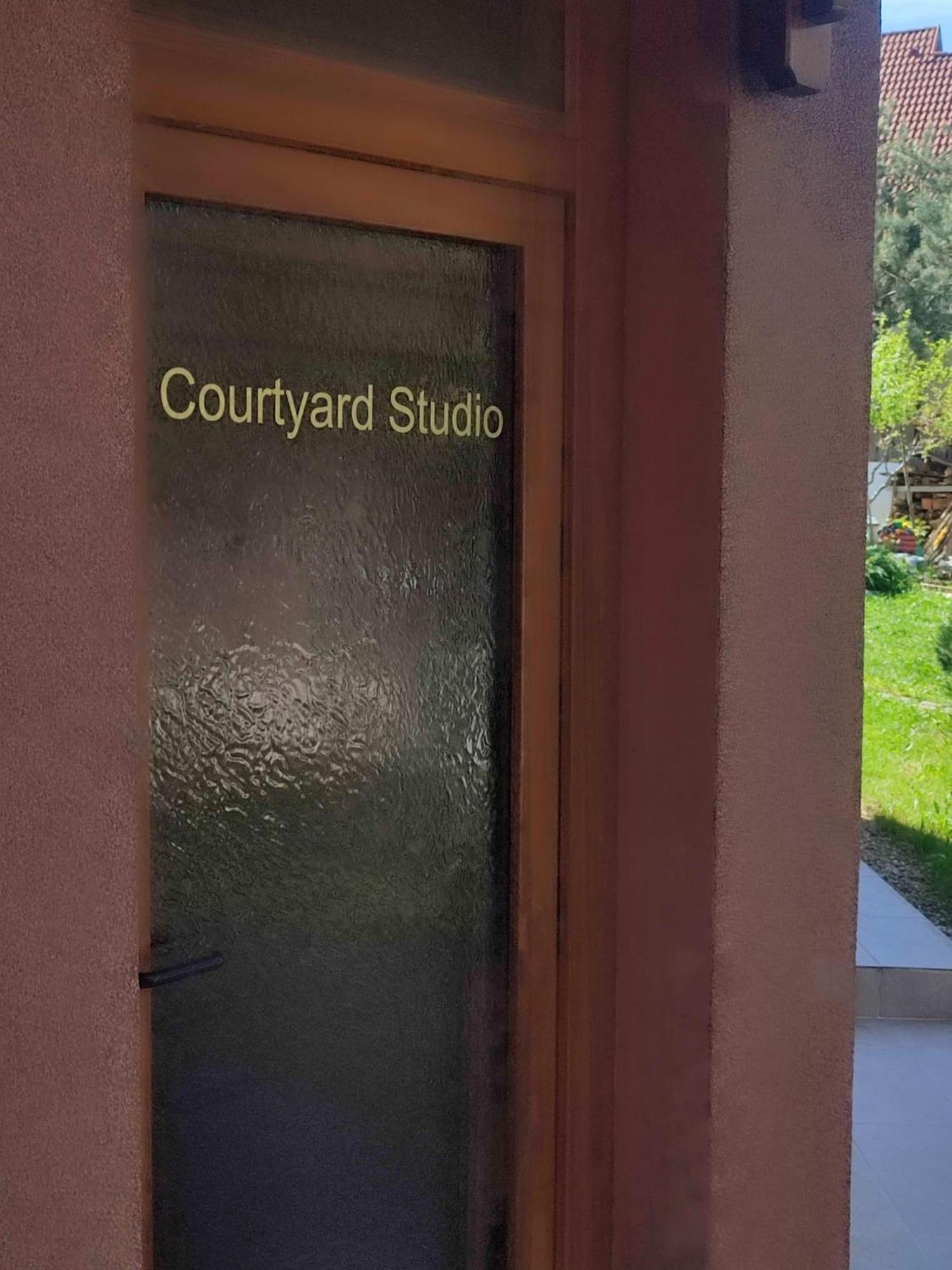 Courtyard Studio Oradea Dış mekan fotoğraf